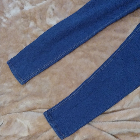 4/$20 Medium wash high waisted No Boundaries skinny jeans-9 - Picture 4 of 6
